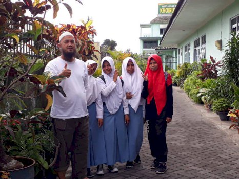 Bersosialisasi Pada Sesama